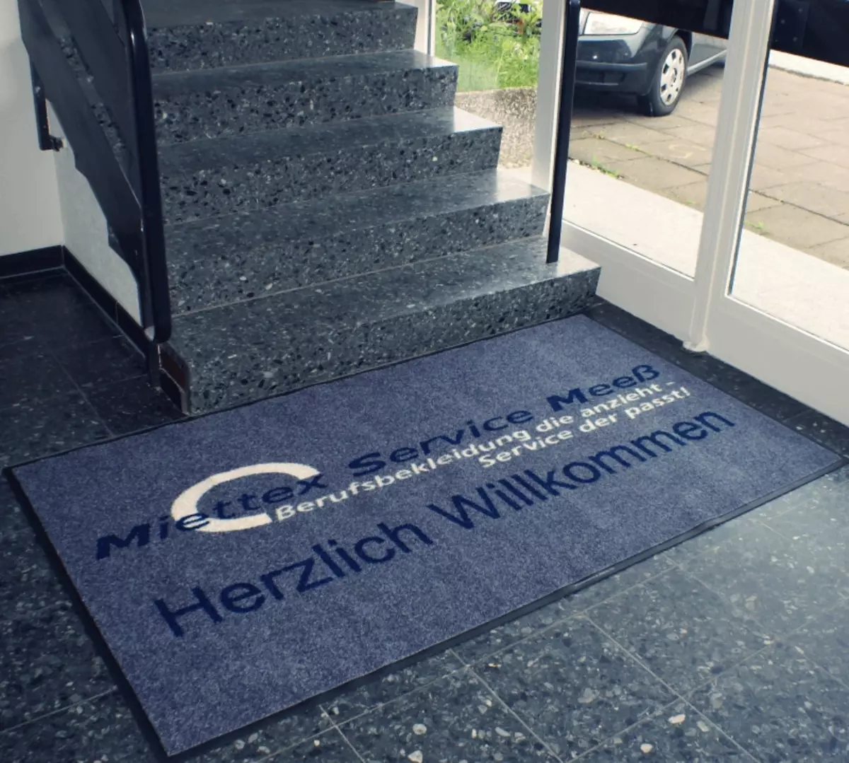 Schmutzfangfatten mieten / Schmutzfangmatte mit Logo mieten