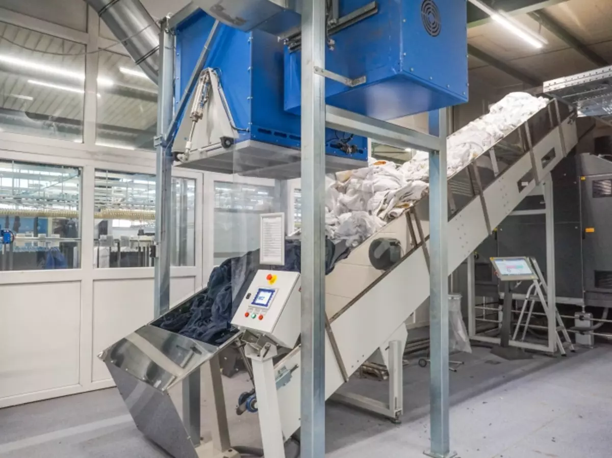 Waschmachine zur Reinigung der Arbeitskleidung. 